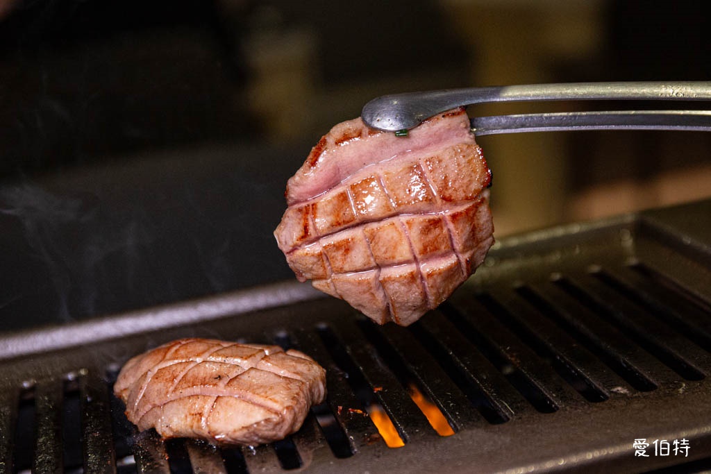 桃園個人燒烤推薦｜肉民聚集所-單人燒肉，小菜飲料自助吧無限吃 @愛伯特