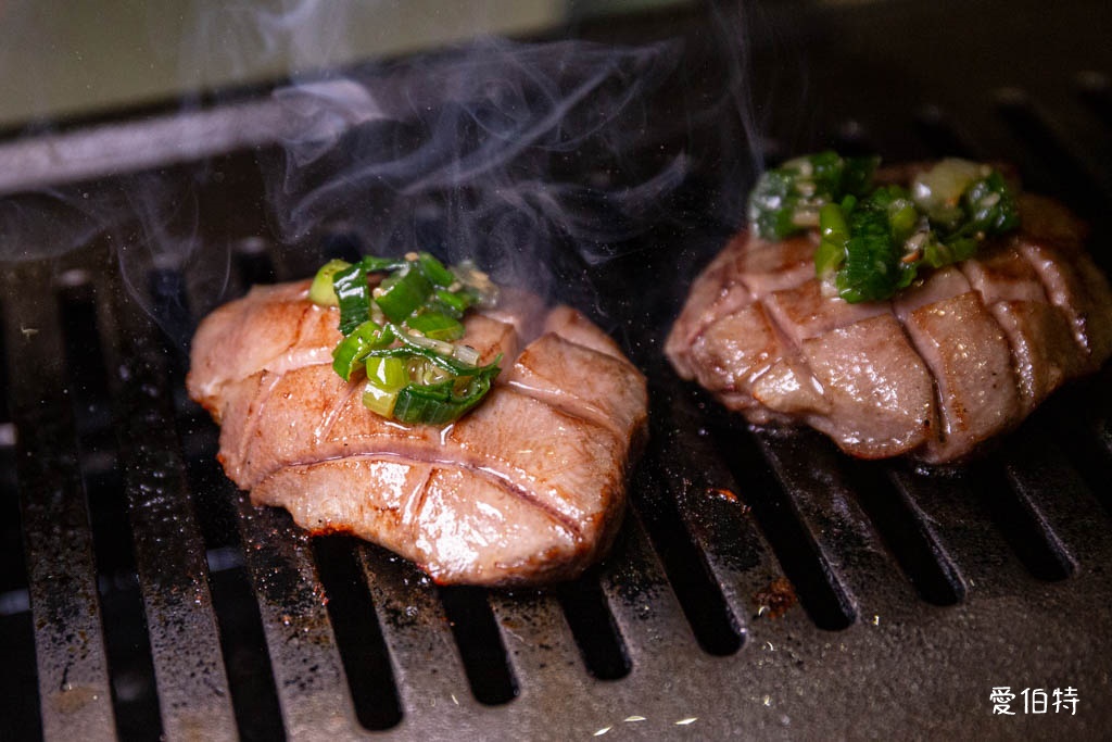 桃園個人燒烤推薦｜肉民聚集所-單人燒肉，小菜飲料自助吧無限吃 @愛伯特