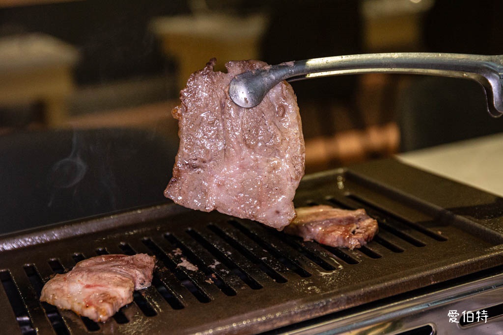 桃園個人燒烤推薦｜肉民聚集所-單人燒肉，小菜飲料自助吧無限吃 @愛伯特