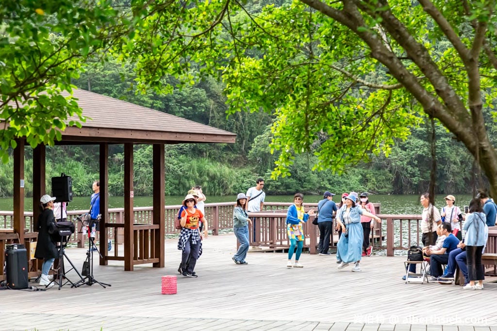 龍潭三坑自然生態公園｜桃園親子景點推薦，大草坪、免費戲水河道
