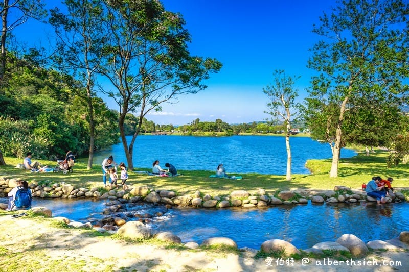 龍潭三坑自然生態公園｜桃園親子景點推薦，大草坪、免費戲水河道