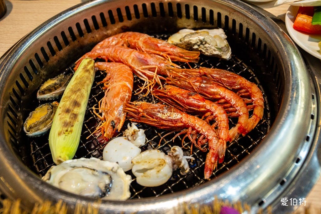 蘆竹燒肉道燒烤火鍋吃到飽｜689元起，全台第一家軌道送餐
