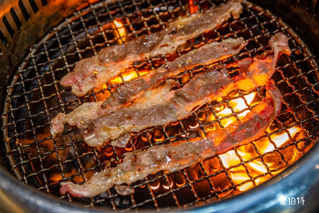 蘆竹燒肉道燒烤火鍋吃到飽｜689元起，全台第一家軌道送餐
