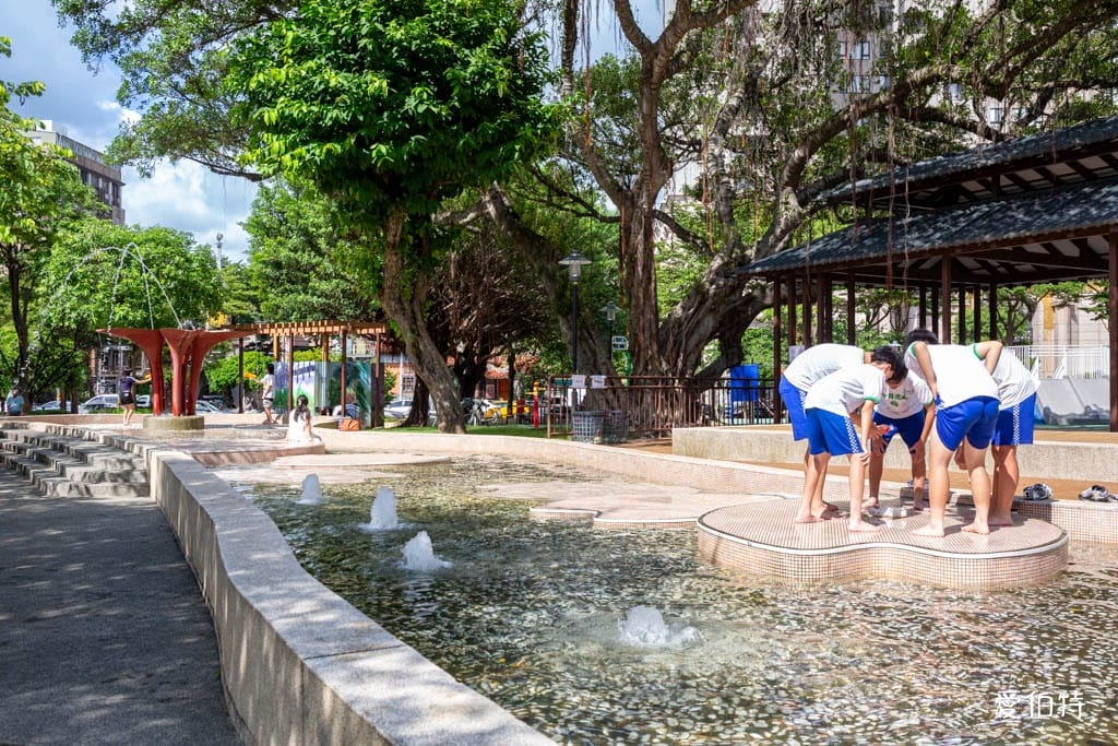 民族公園｜桃園玩水親子景點推薦，富士山造型溜滑梯，戲水區噴水