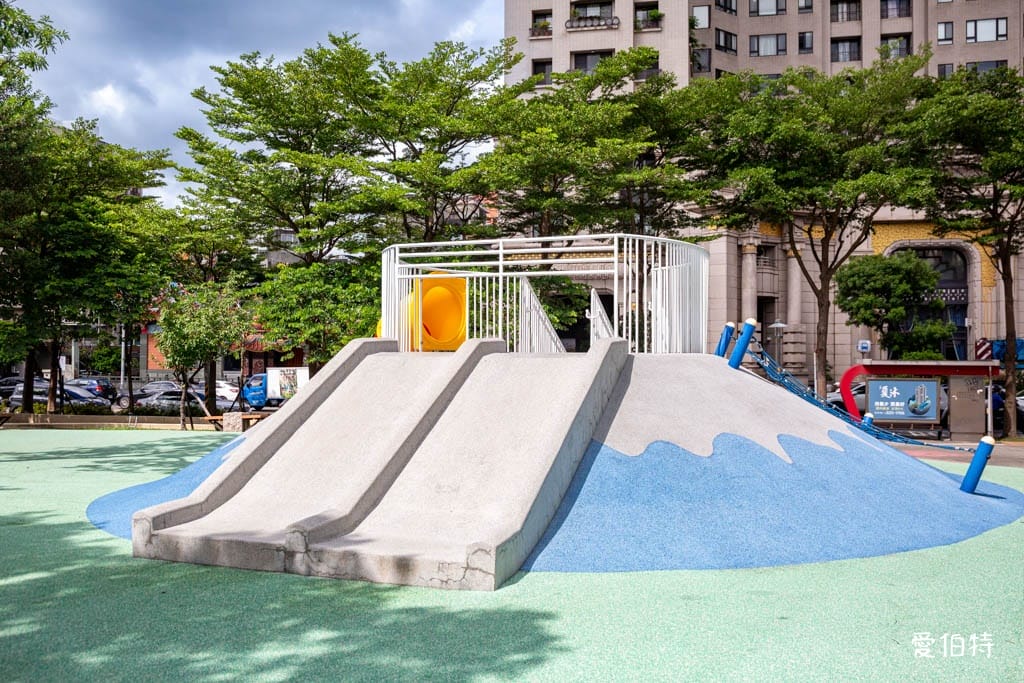 民族公園｜桃園玩水親子景點推薦，富士山造型溜滑梯，戲水區噴水
