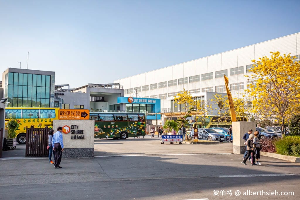 嘉義老楊方塊酥觀光工廠｜免門票，仙草茶免費喝，太空艙親子球池