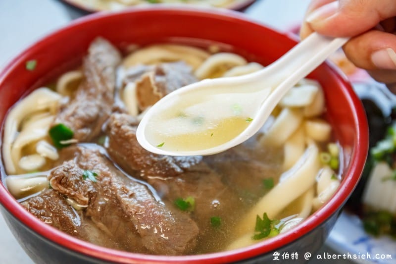 桃園觀音來來牛家莊｜工業區裡的美味清燉牛肉麵