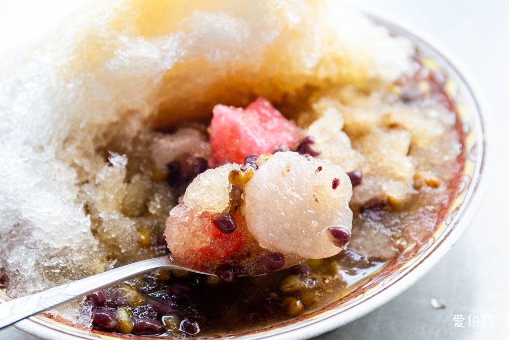 中壢後火車站冰店推薦｜范阿婆四果冰，紅白QQ圓與蜜糖糖水超涮嘴 @愛伯特