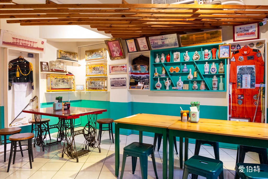 忠貞眷村口米干麻辣滷味｜桃園龍岡美食，鴨翅必吃，牛肉麵也不錯 @愛伯特