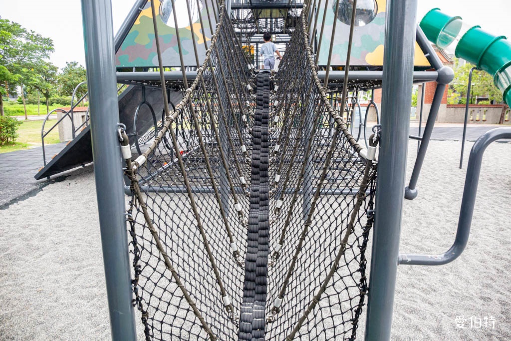 湖口公五特色公園｜新竹裝甲戰車公園，親子軍事風主題遊戲場 @愛伯特