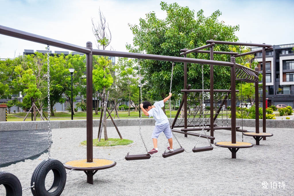 湖口公五特色公園｜新竹裝甲戰車公園，親子軍事風主題遊戲場 @愛伯特