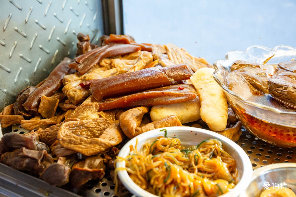桃園大業路寶山街美食推薦|秘醬滷味寶山店,40種冷滷味10元起 @愛伯特