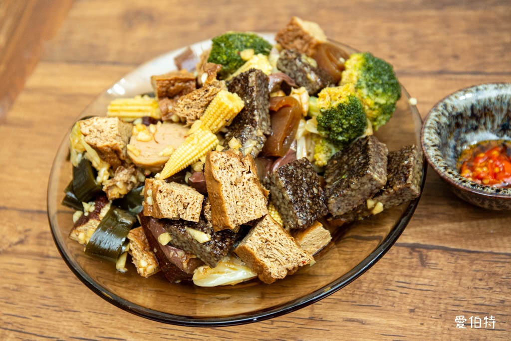 桃園大業路寶山街美食推薦|秘醬滷味寶山店,40種冷滷味10元起 @愛伯特