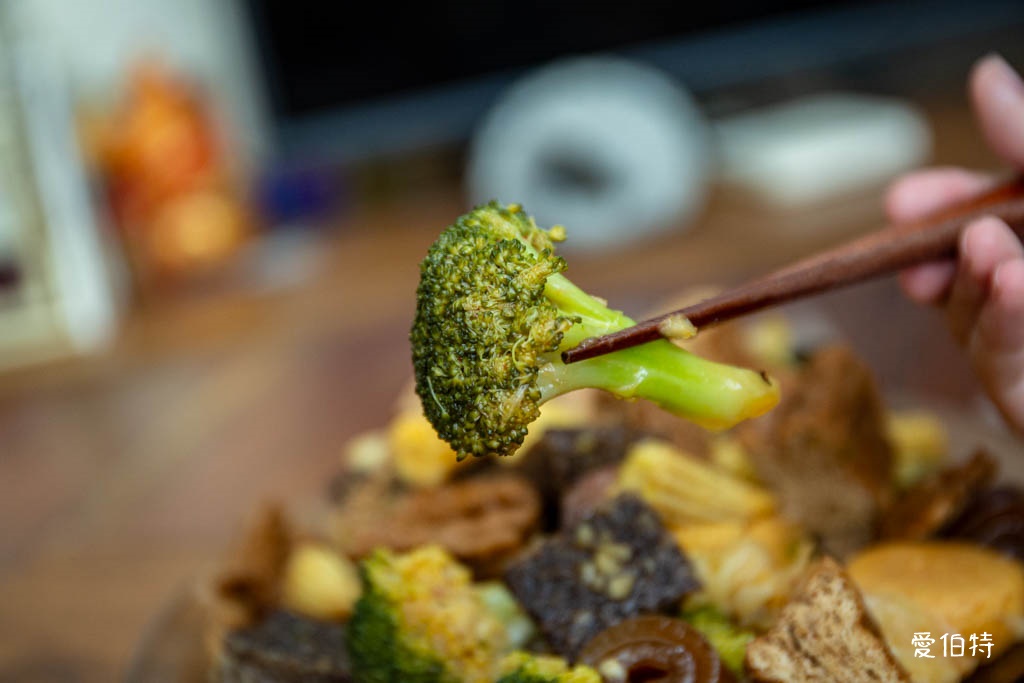 桃園大業路寶山街美食推薦|秘醬滷味寶山店,40種冷滷味10元起 @愛伯特