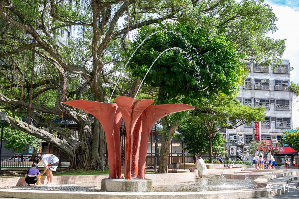民族公園｜桃園玩水親子景點推薦，富士山造型溜滑梯，戲水區噴水 @愛伯特