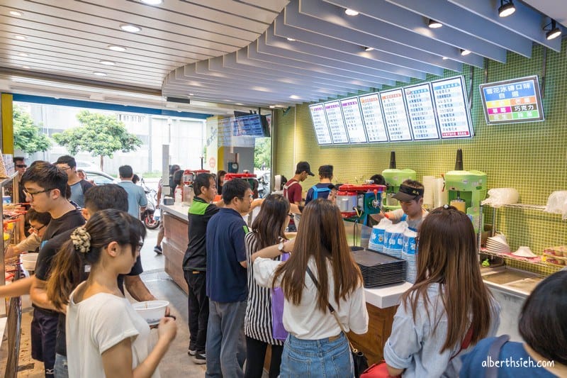 鉅大自助冰城｜中壢必吃冰店，DIY秤重超多配料可選擇，40年老店