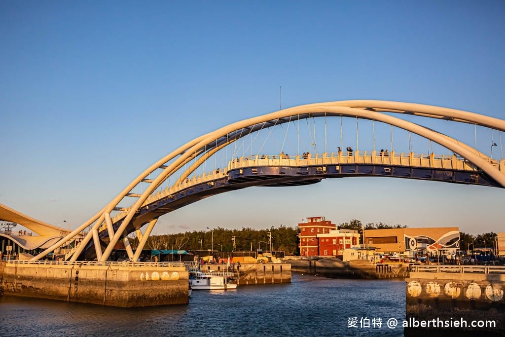 桃園永安漁港一日遊｜海螺館夕陽絕美打卡，草地，看海