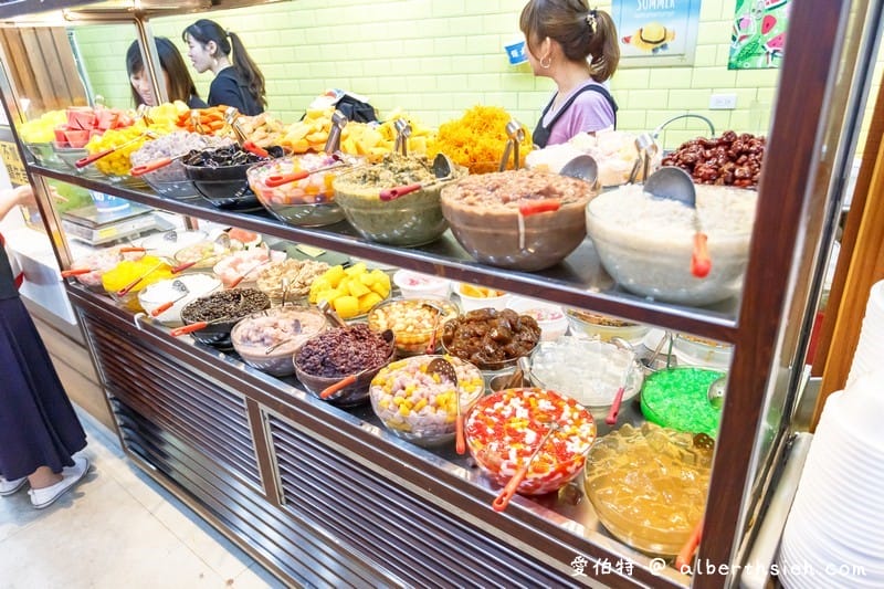 鉅大自助冰城｜中壢必吃冰店，DIY秤重超多配料可選擇，40年老店