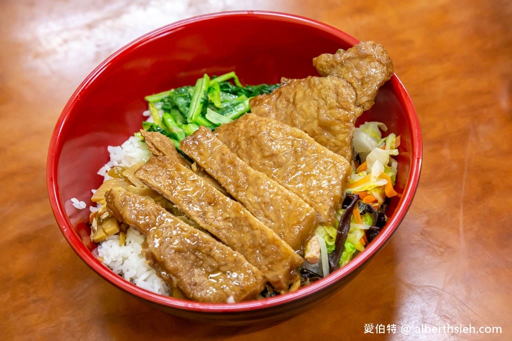 龍潭大池複園焢肉飯｜高評價便當，免費味噌湯辣蘿蔔，附停車場