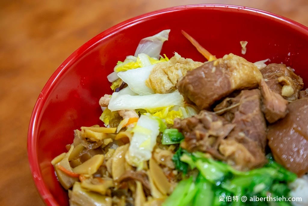 龍潭大池複園焢肉飯｜高評價便當，免費味噌湯辣蘿蔔，附停車場