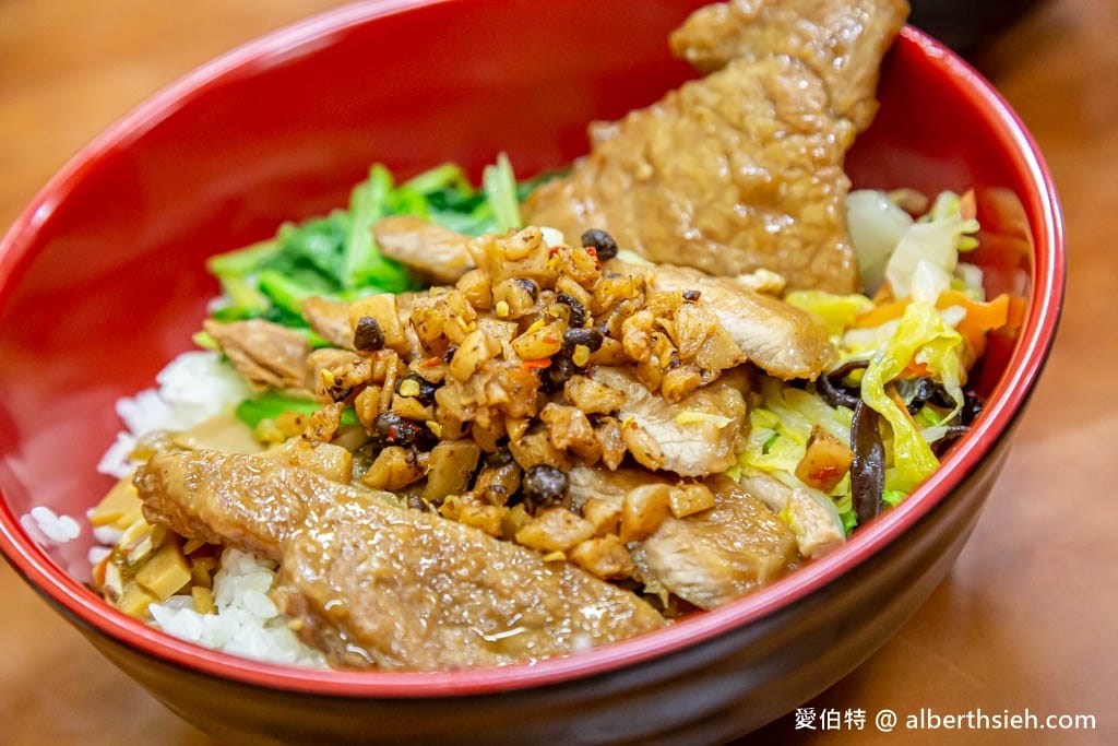 龍潭大池複園焢肉飯｜高評價便當，免費味噌湯辣蘿蔔，附停車場