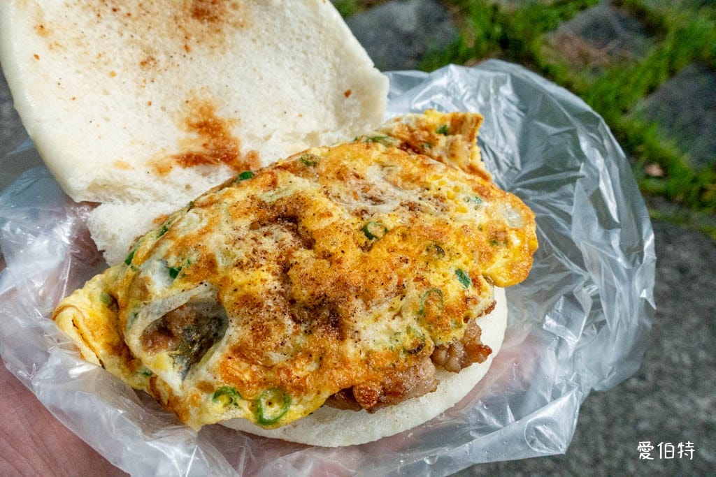 桃園龜山後街早餐推薦｜大飽包肉排蛋，份量超大味道夠吃完超滿足