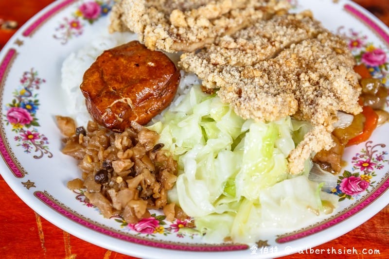 桃園平鎮龍岡龍德小館|忠貞市場旁超人氣眷村排骨飯與酸辣湯 - 第9張圖 桃園平鎮龍岡龍德小館|忠貞市場旁超人氣眷村排骨飯與酸辣湯