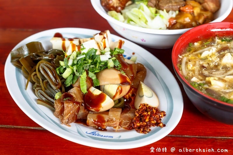 桃園平鎮龍岡龍德小館|忠貞市場旁超人氣眷村排骨飯與酸辣湯 - 第6張圖 桃園平鎮龍岡龍德小館|忠貞市場旁超人氣眷村排骨飯與酸辣湯