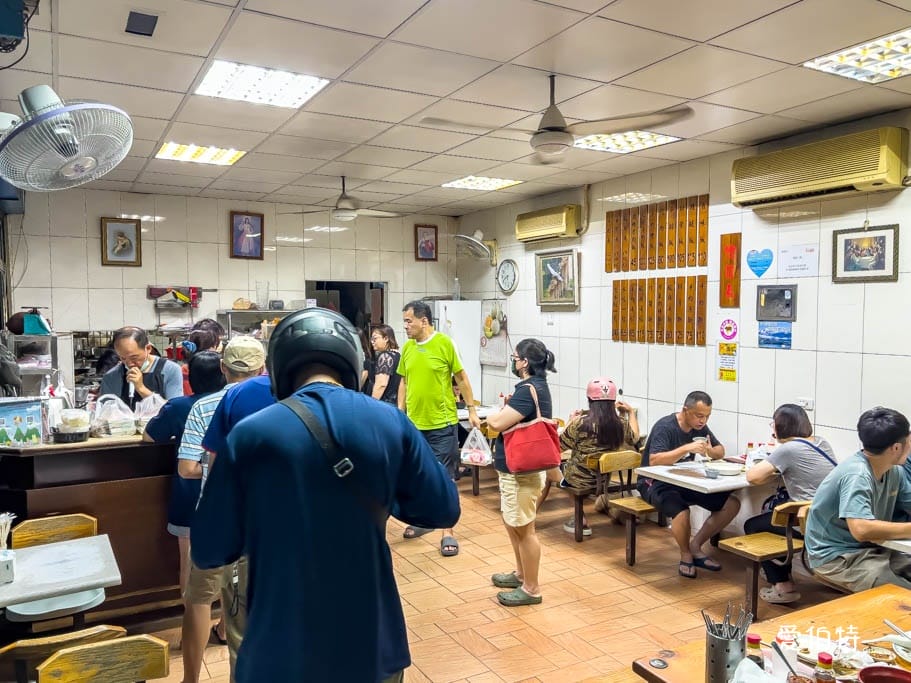 桃園平鎮龍岡龍德小館|忠貞市場旁超人氣眷村排骨飯與酸辣湯 - 第4張圖 桃園平鎮龍岡龍德小館|忠貞市場旁超人氣眷村排骨飯與酸辣湯