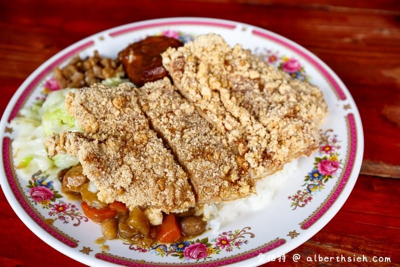桃園平鎮龍岡龍德小館｜忠貞市場旁超人氣眷村排骨飯與酸辣湯