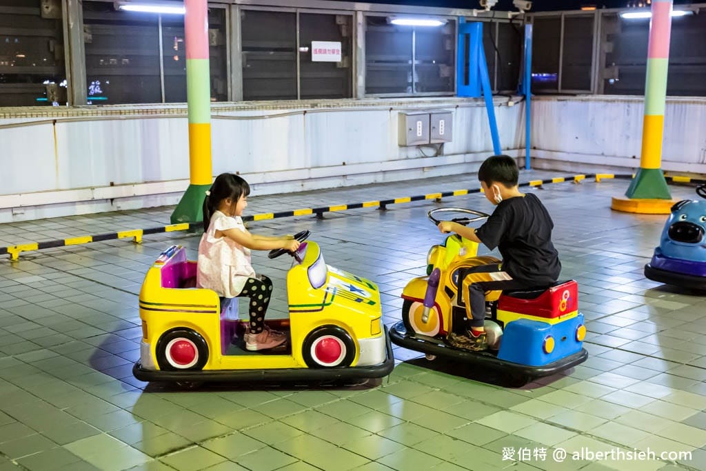 大立空中遊樂園｜高雄親子景點推薦，大人童年回憶的復古迪士尼
