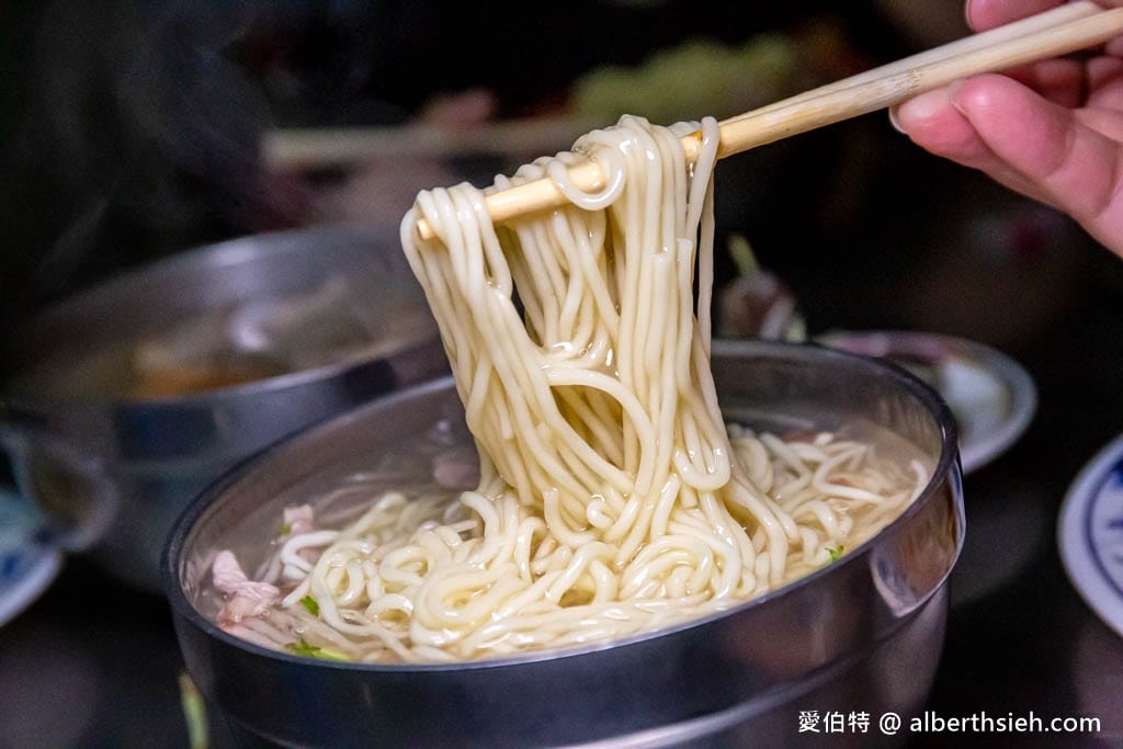 高雄大立漢神商圈平價人氣小吃推薦｜金城鴨肉專門店