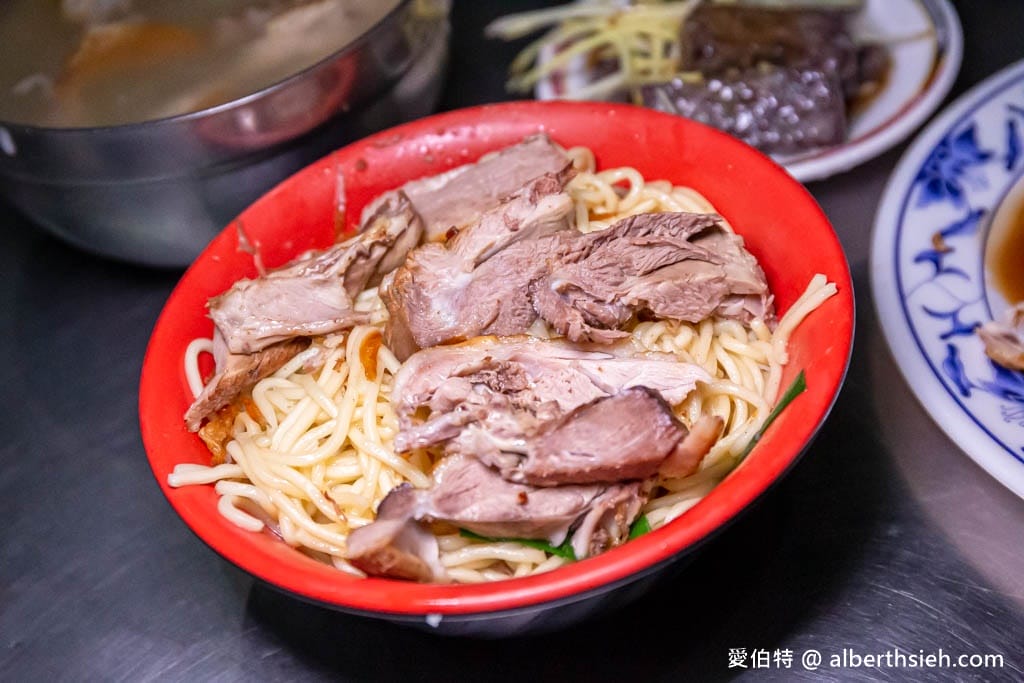 高雄大立漢神商圈平價人氣小吃推薦｜金城鴨肉專門店