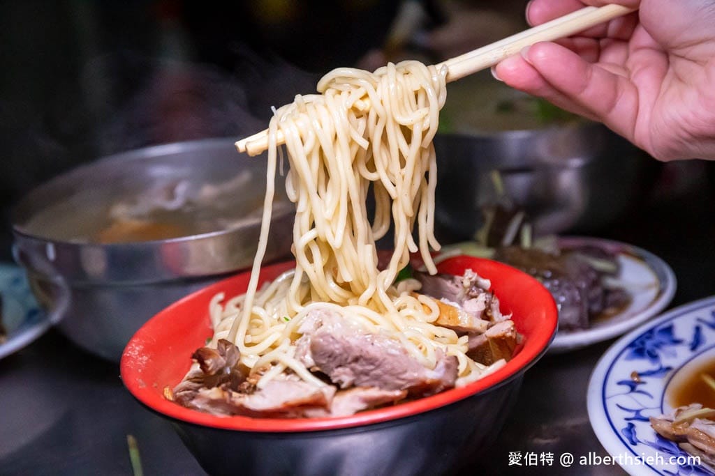 高雄大立漢神商圈平價人氣小吃推薦｜金城鴨肉專門店