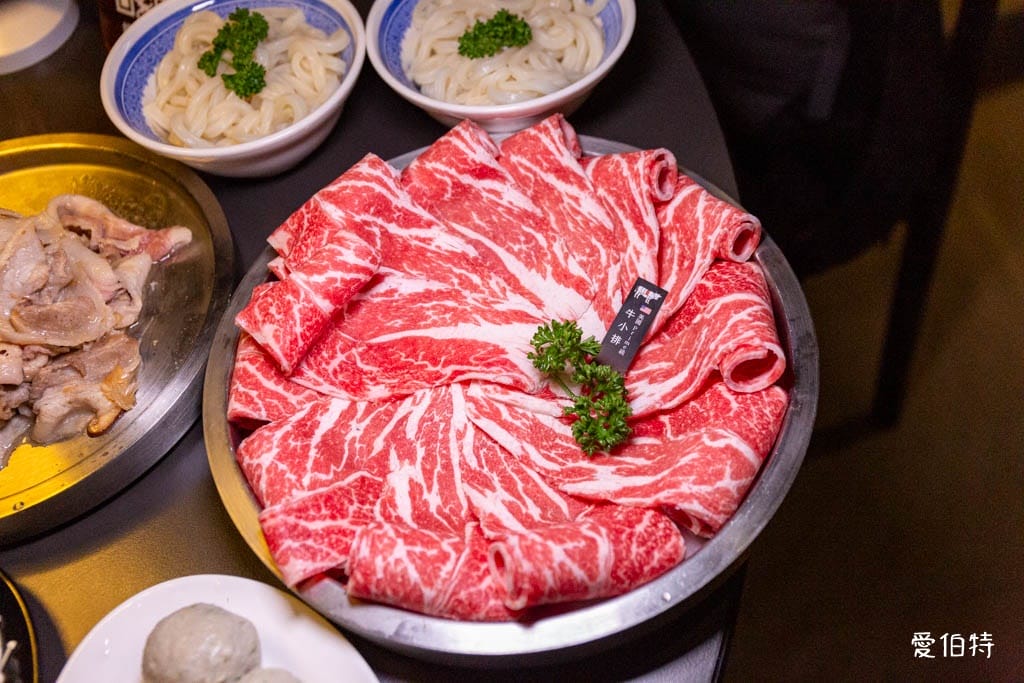 桃園青埔東東石頭火鍋評價？麻油爆炒，近華泰名品城宵夜鍋物推薦