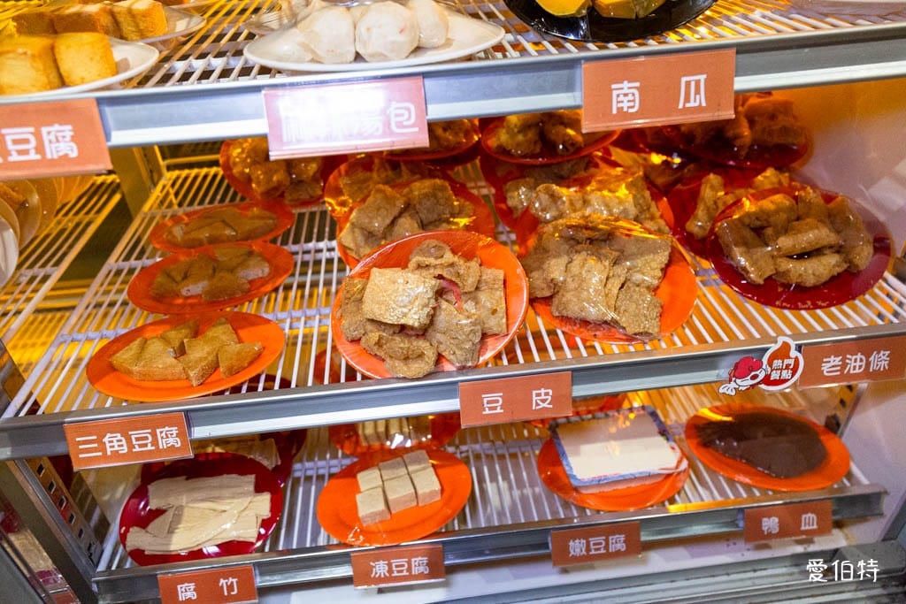 桃園青埔東東石頭火鍋評價？麻油爆炒，近華泰名品城宵夜鍋物推薦