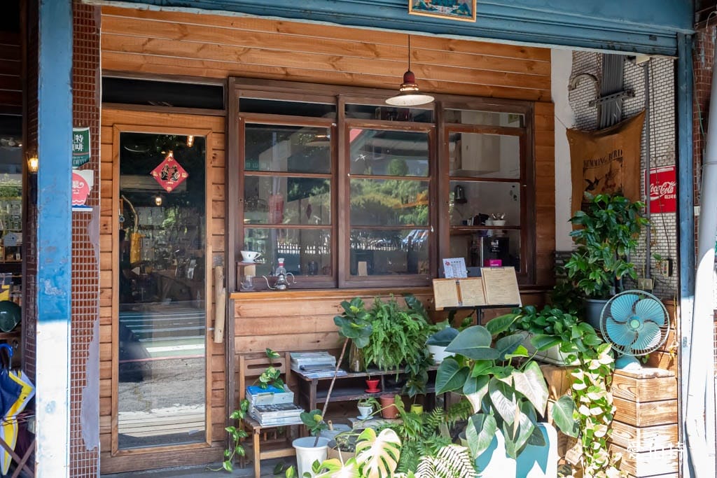 桃園寶山街走走咖啡|溫馨原木風,懷舊樸實讓你可以悠閒放鬆 - 第12張圖 桃園寶山街走走咖啡|溫馨原木風,懷舊樸實讓你可以悠閒放鬆