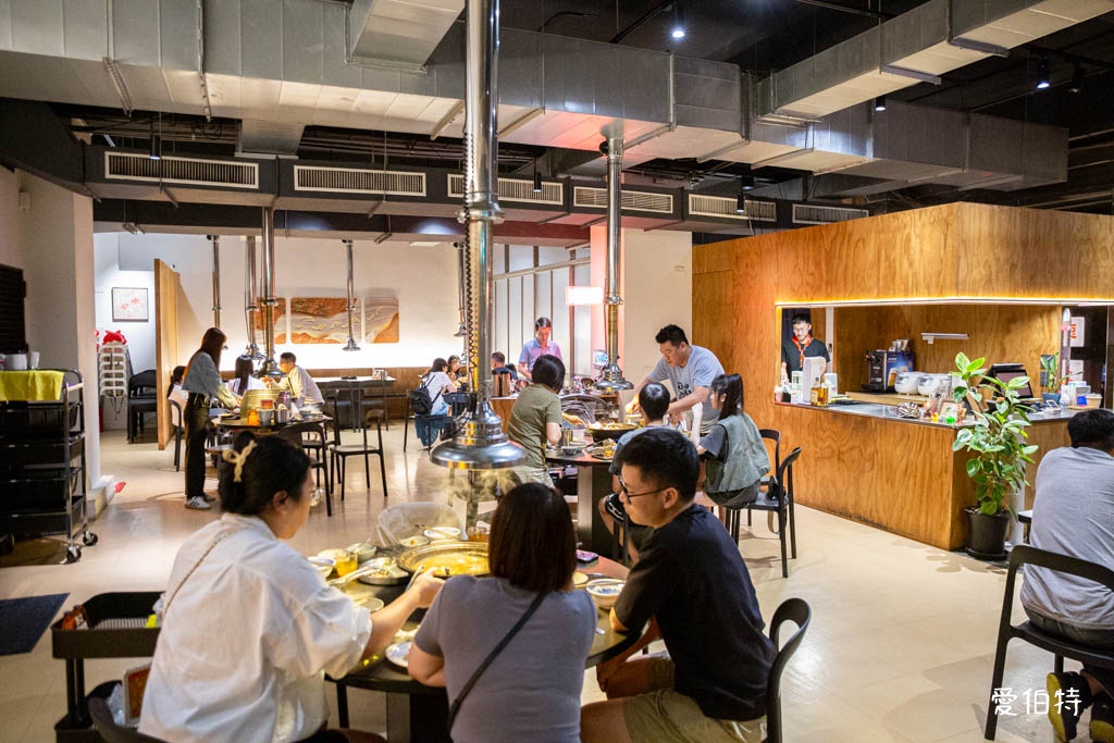 桃園青埔東東石頭火鍋評價?麻油爆炒,近華泰名品城宵夜鍋物推薦 @愛伯特