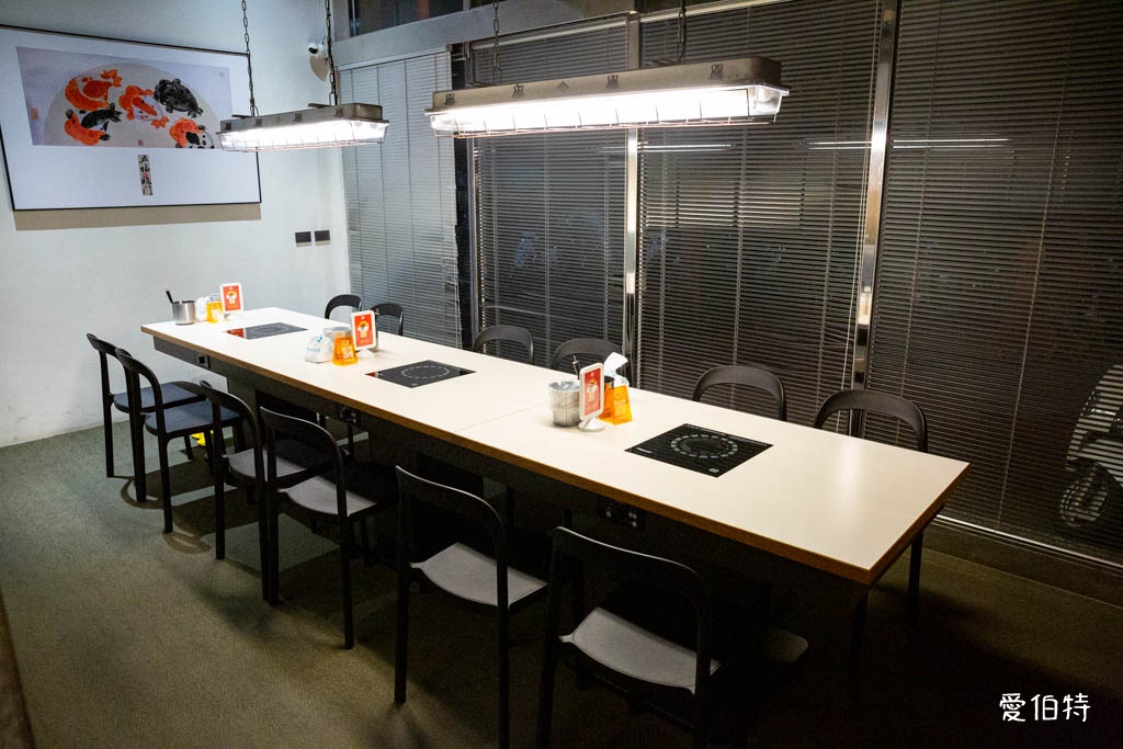 桃園青埔東東石頭火鍋評價?麻油爆炒,近華泰名品城宵夜鍋物推薦 @愛伯特