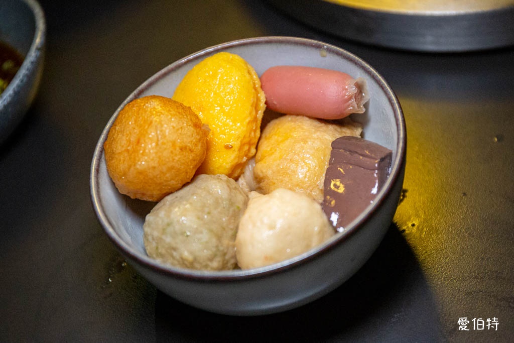 桃園青埔東東石頭火鍋評價?麻油爆炒,近華泰名品城宵夜鍋物推薦 @愛伯特