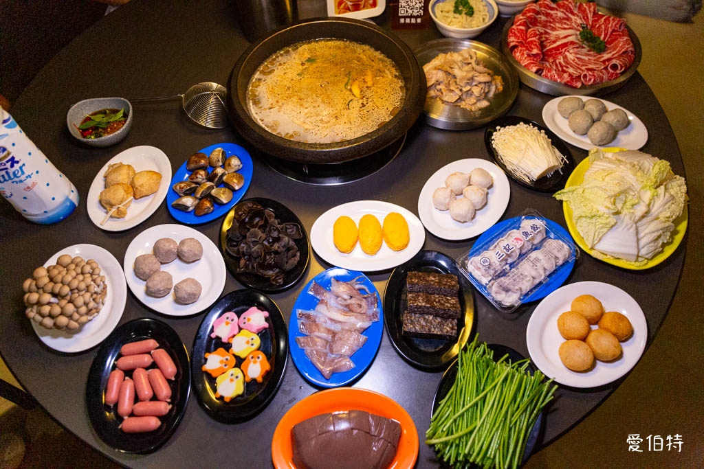 桃園青埔東東石頭火鍋評價?麻油爆炒,近華泰名品城宵夜鍋物推薦 @愛伯特