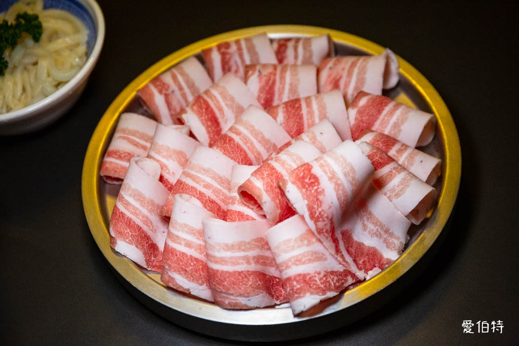 桃園青埔東東石頭火鍋評價?麻油爆炒,近華泰名品城宵夜鍋物推薦 @愛伯特