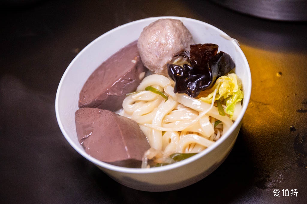 桃園青埔東東石頭火鍋評價?麻油爆炒,近華泰名品城宵夜鍋物推薦 @愛伯特