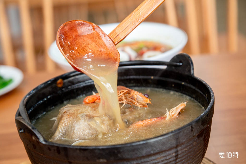 桃園藝文特區美食推薦｜金小蔥雞湯米粉，每日現熬鹿野土雞湯底 @愛伯特