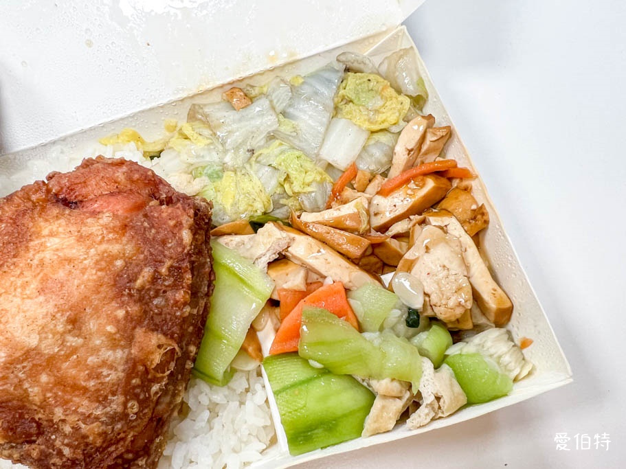 蔡家排骨長庚店｜林口龜山外送便當推薦，雞腿，比臉大雞排飯 @愛伯特