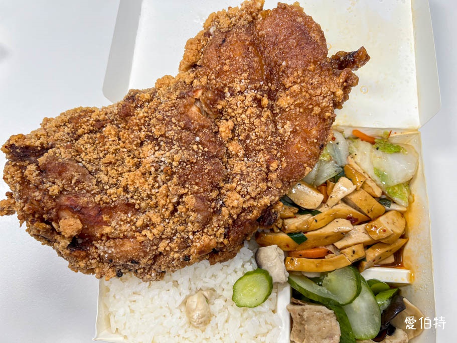 蔡家排骨長庚店｜林口龜山外送便當推薦，雞腿，比臉大雞排飯 @愛伯特