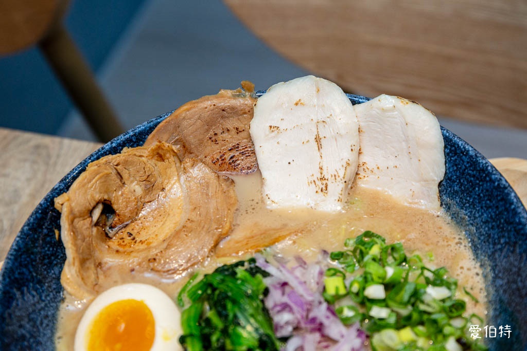 拉麵夫人中路店｜桃園拉麵推薦，湯頭濃郁不油膩，溫潤順口 @愛伯特