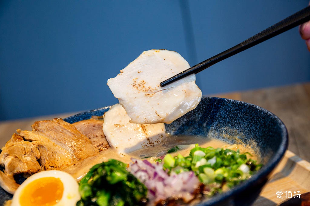 拉麵夫人中路店｜桃園拉麵推薦，湯頭濃郁不油膩，溫潤順口 @愛伯特