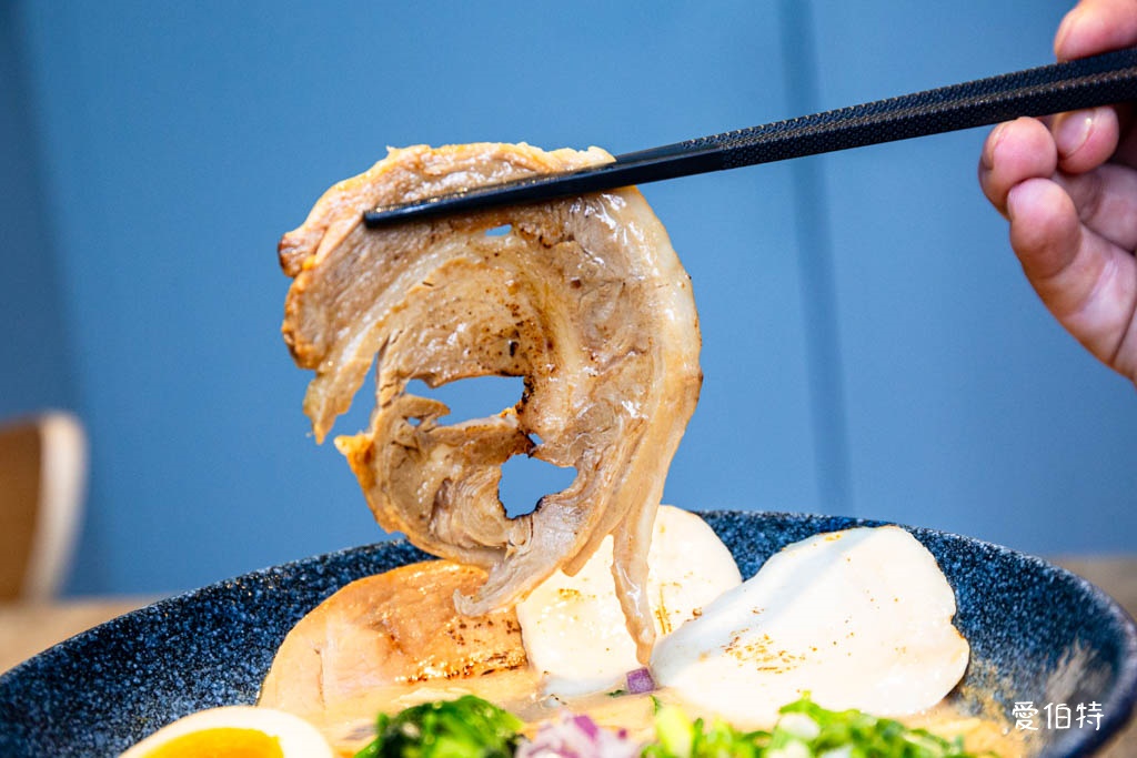 拉麵夫人中路店｜桃園拉麵推薦，湯頭濃郁不油膩，溫潤順口 @愛伯特