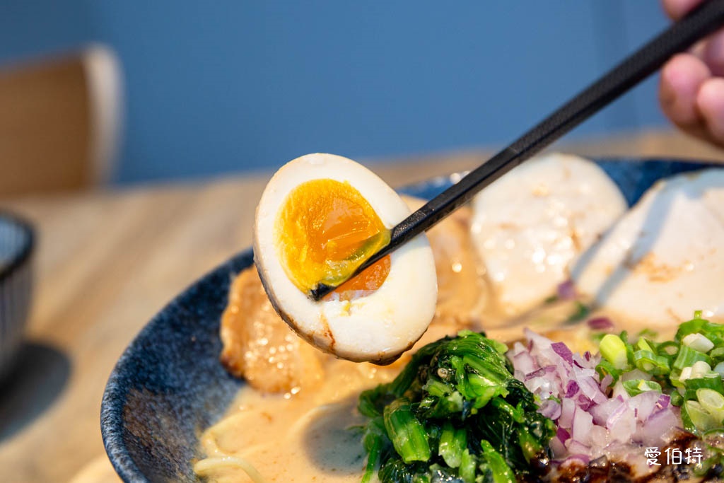 拉麵夫人中路店｜桃園拉麵推薦，湯頭濃郁不油膩，溫潤順口 @愛伯特